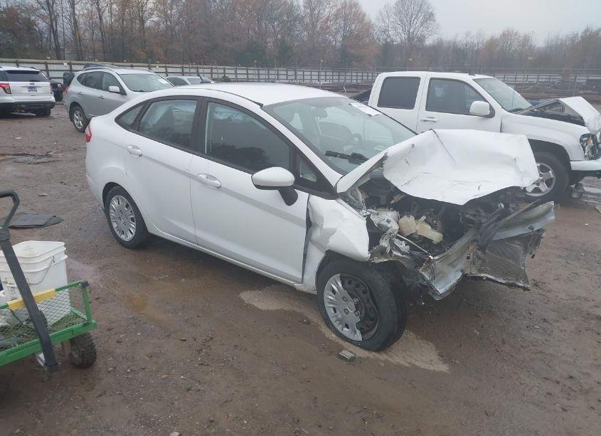 2016 Ford Fiesta S (VIN 3FADP4AJ5GM110857) main photo