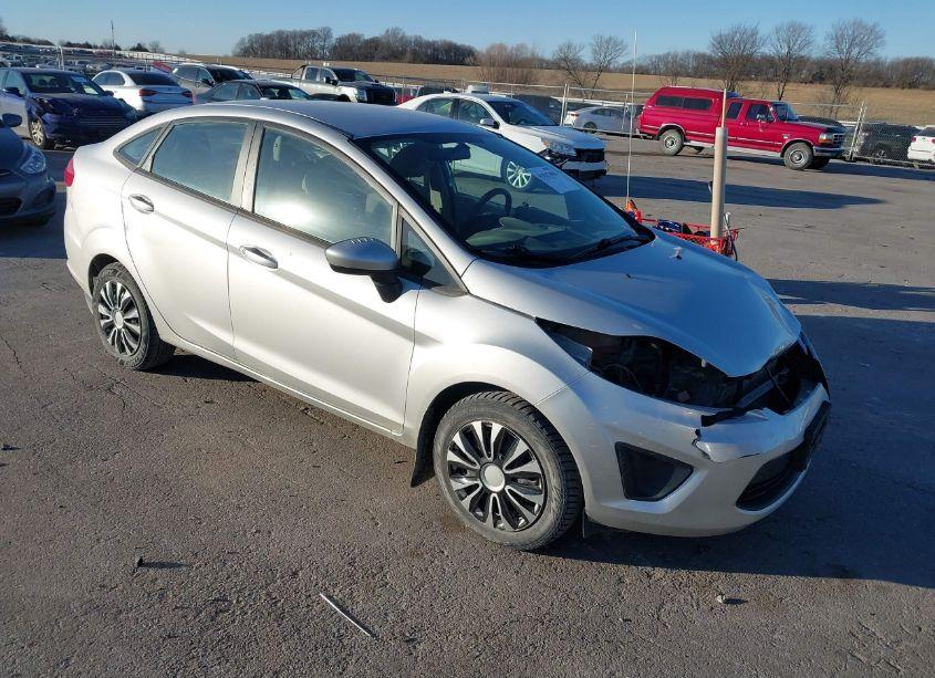 2013 Ford Fiesta S (VIN 3FADP4AJ6DM200403) main photo