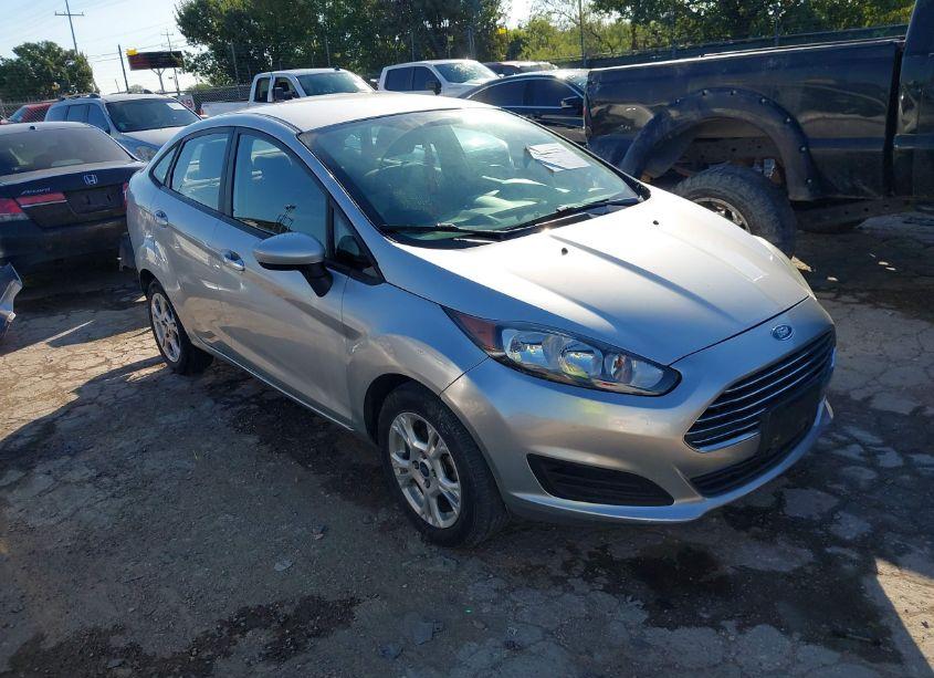 2015 Ford Fiesta S (VIN 3FADP4AJ6FM141517) main photo