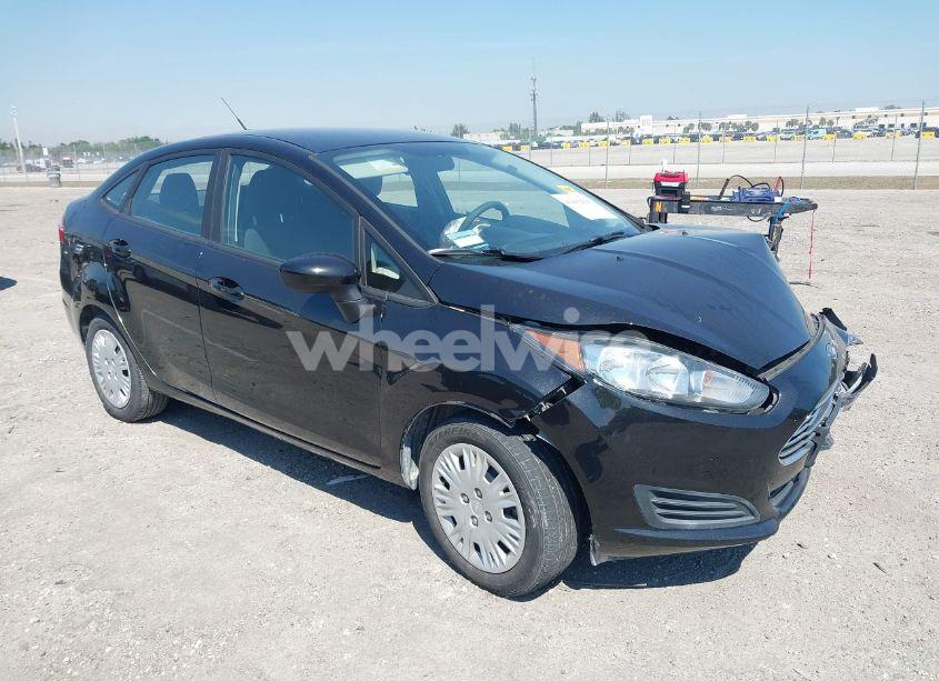 2015 Ford Fiesta S (VIN 3FADP4AJ6FM158799) main photo