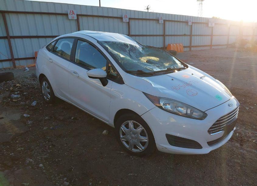 2016 Ford Fiesta S (VIN 3FADP4AJ6GM105599) main photo