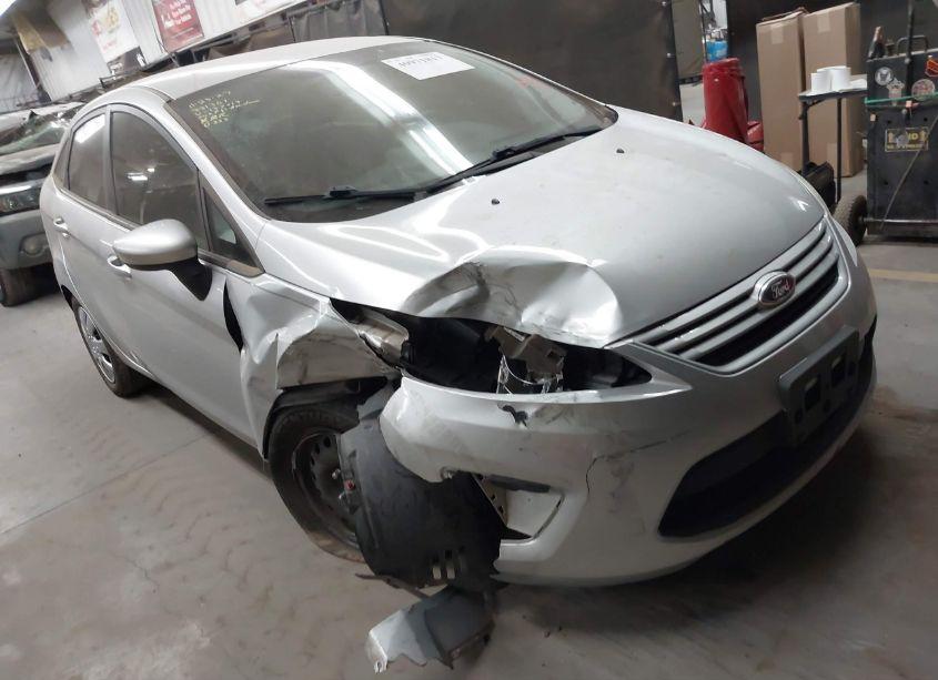 2013 Ford Fiesta S (VIN 3FADP4AJ7DM137019) main photo