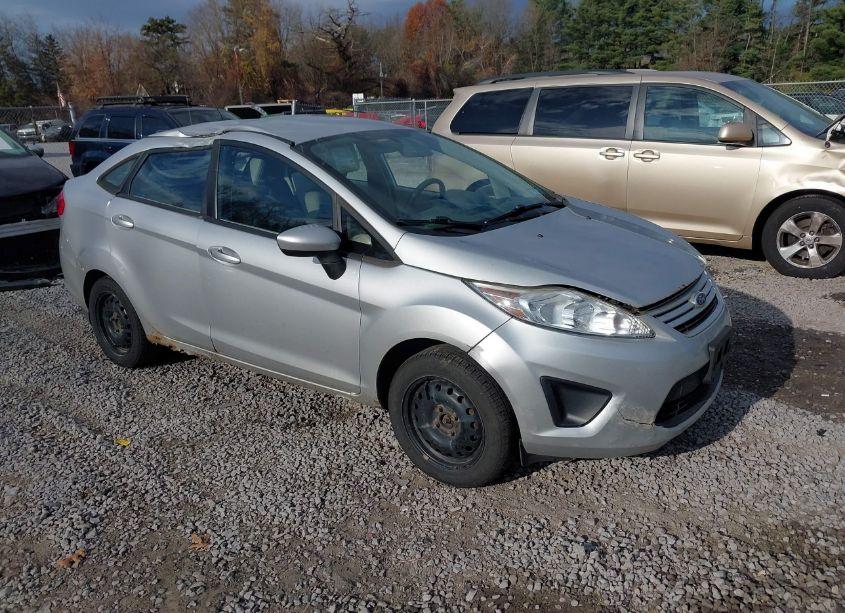 2013 Ford Fiesta S (VIN 3FADP4AJ8DM155707) main photo