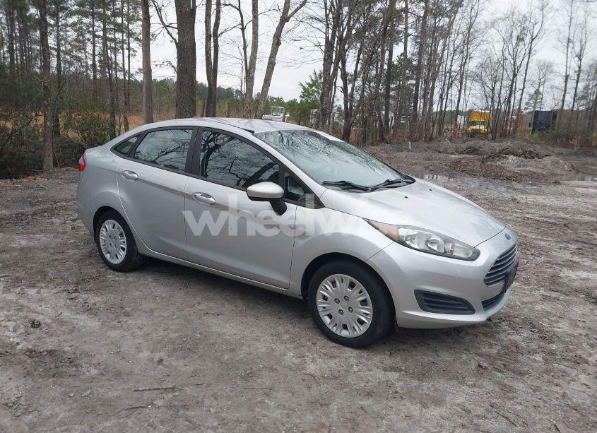 2015 Ford Fiesta S (VIN 3FADP4AJ8FM104680) main photo
