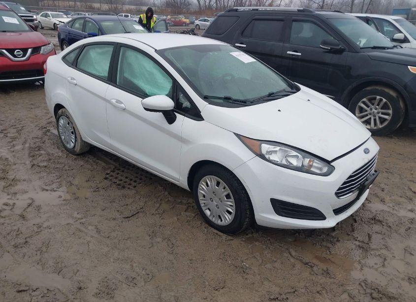 2018 Ford Fiesta S (VIN 3FADP4AJ8JM134299) main photo