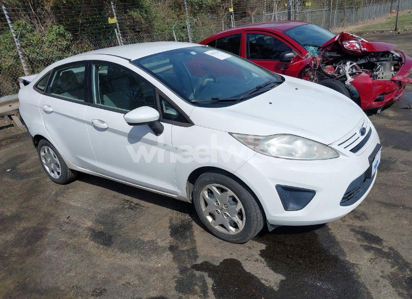 2013 Ford Fiesta S (VIN 3FADP4AJ9DM191664) main photo