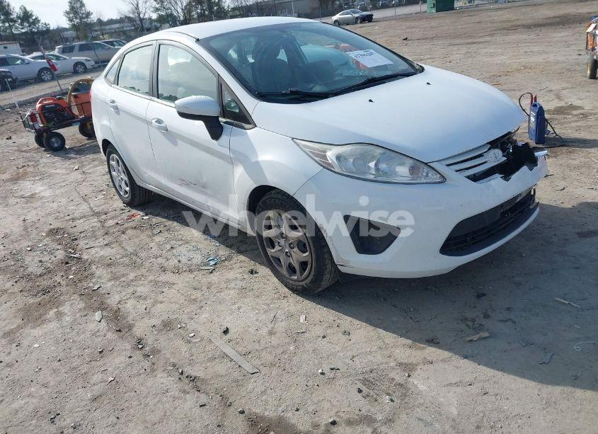2013 Ford Fiesta S (VIN 3FADP4AJ9DM223948) main photo