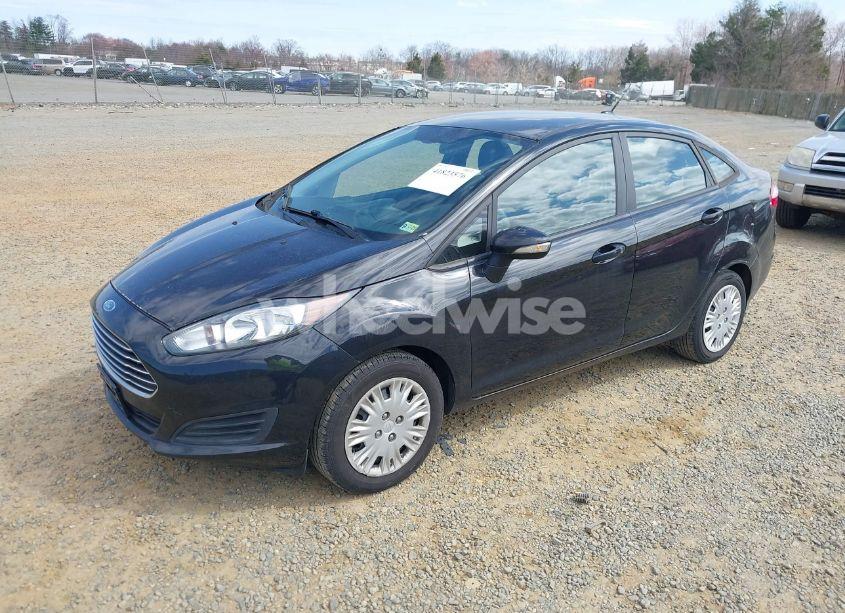 Photo 2 of 2015 Ford Fiesta SE (VIN 3FADP4BE3FM138284)
