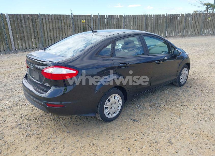 Photo 4 of 2015 Ford Fiesta SE (VIN 3FADP4BE3FM138284)