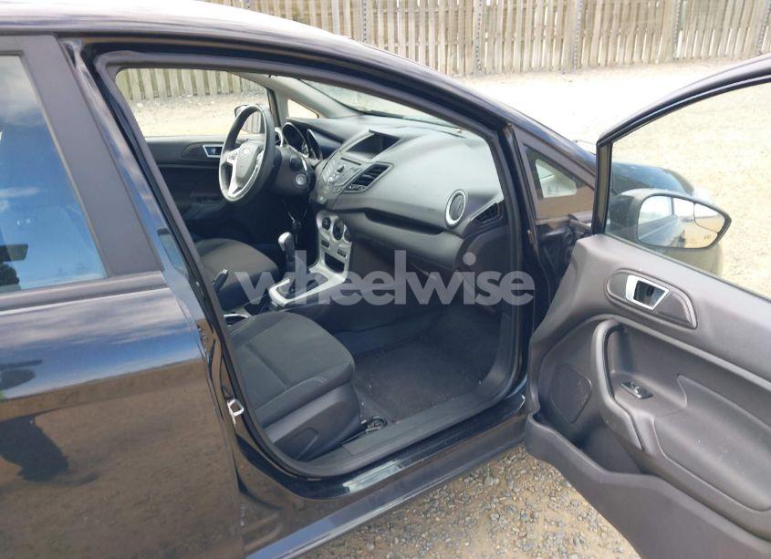 Photo 5 of 2015 Ford Fiesta SE (VIN 3FADP4BE3FM138284)