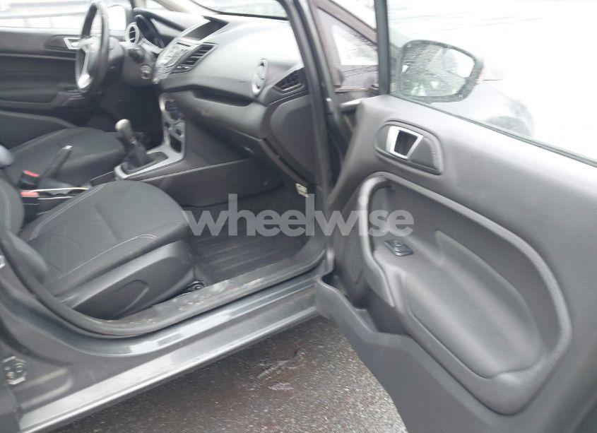 Photo 5 of 2016 Ford Fiesta SE (VIN 3FADP4BE7GM103359)