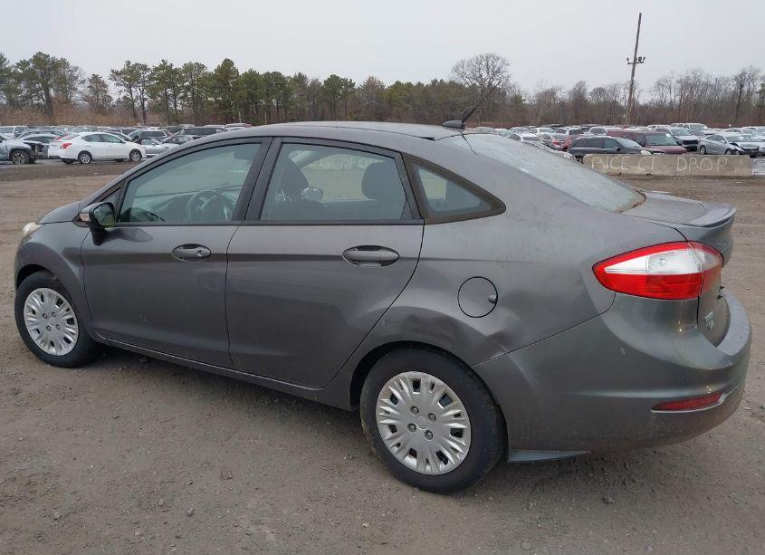 Photo 3 of 2014 Ford Fiesta SE (VIN 3FADP4BE8EM232403)