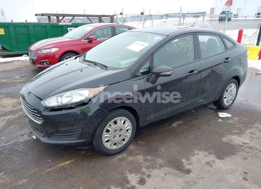 Photo 2 of 2014 Ford Fiesta SE (VIN 3FADP4BE9EM195992)