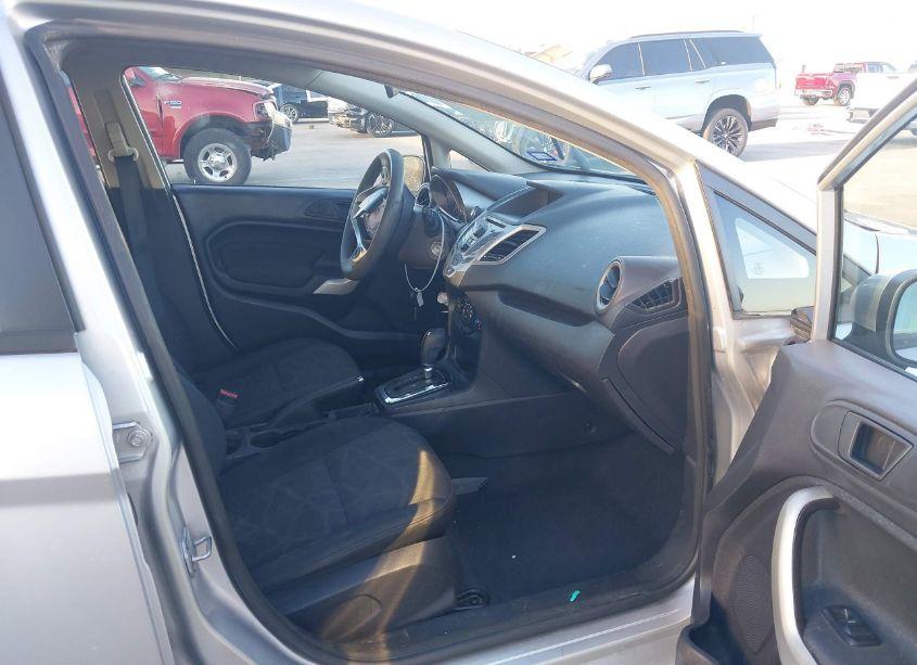 Photo 5 of 2011 Ford Fiesta SE (VIN 3FADP4BJ0BM240875)