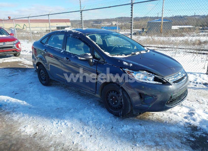 2013 Ford Fiesta SE (VIN 3FADP4BJ0DM184620) main photo