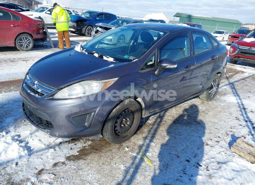 Photo 2 of 2013 Ford Fiesta SE (VIN 3FADP4BJ0DM184620)