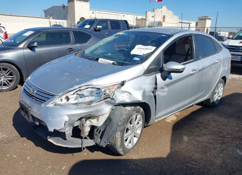 Photo 2 of 2013 Ford Fiesta SE (VIN 3FADP4BJ0DM204414)