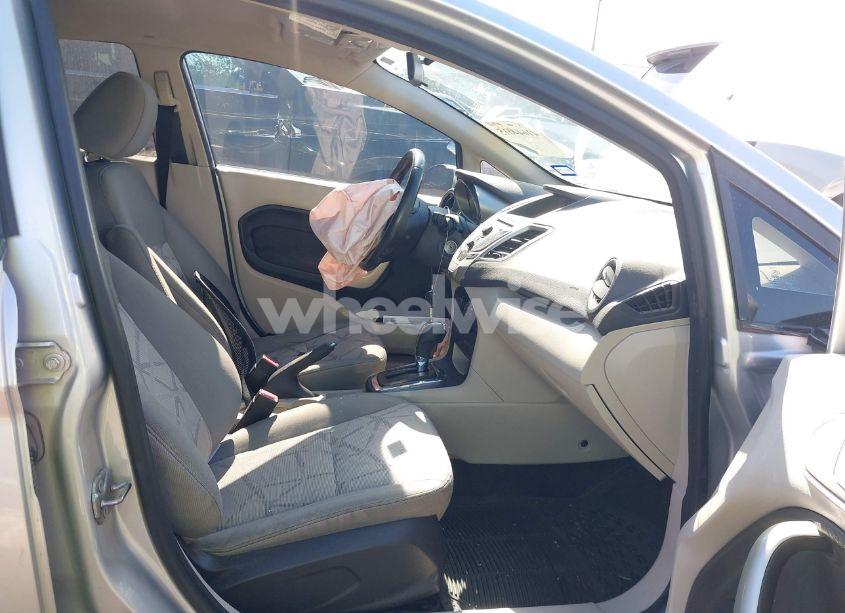 Photo 5 of 2013 Ford Fiesta SE (VIN 3FADP4BJ0DM204414)