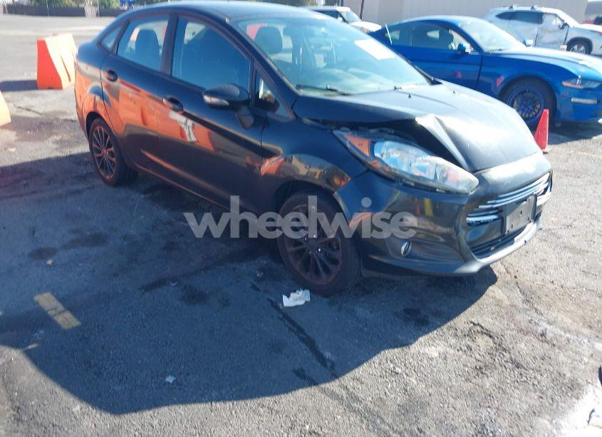 2014 Ford Fiesta SE (VIN 3FADP4BJ0EM174526) main photo