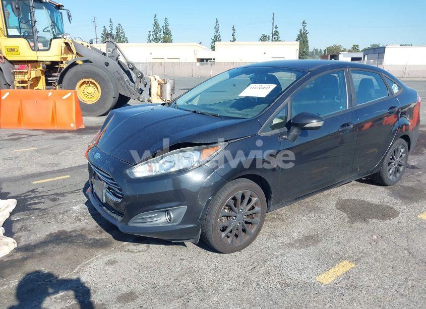 Photo 2 of 2014 Ford Fiesta SE (VIN 3FADP4BJ0EM174526)