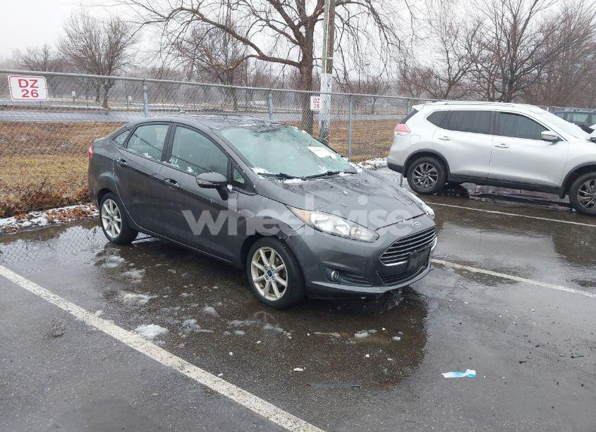2015 Ford Fiesta SE (VIN 3FADP4BJ0FM170901) main photo