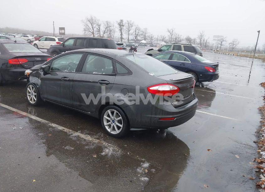 Photo 3 of 2015 Ford Fiesta SE (VIN 3FADP4BJ0FM170901)