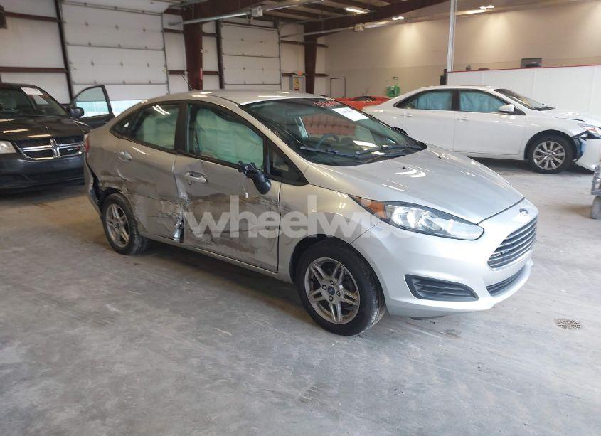 2017 Ford Fiesta SE (VIN 3FADP4BJ0HM158525) main photo