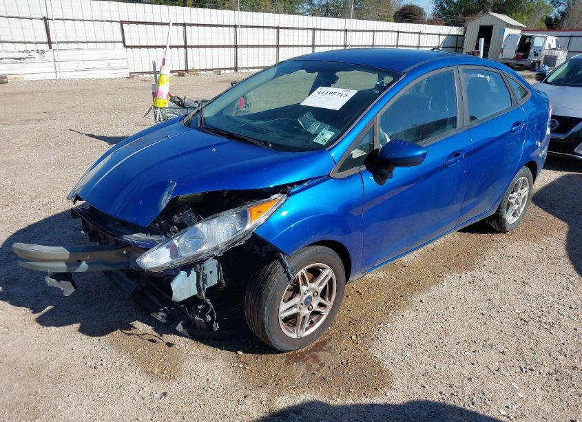 Photo 2 of 2019 Ford Fiesta SE (VIN 3FADP4BJ0KM116847)