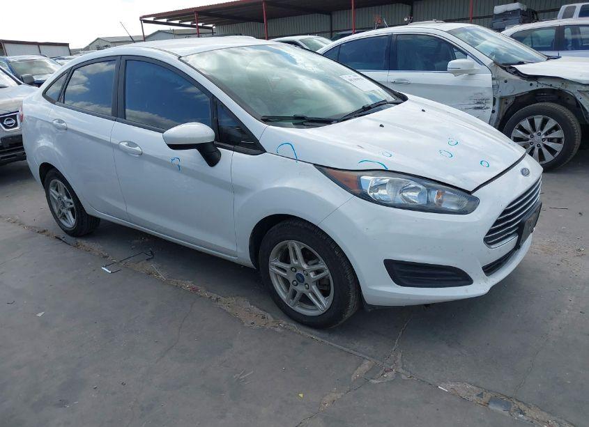 2019 Ford Fiesta SE (VIN 3FADP4BJ0KM139755) main photo