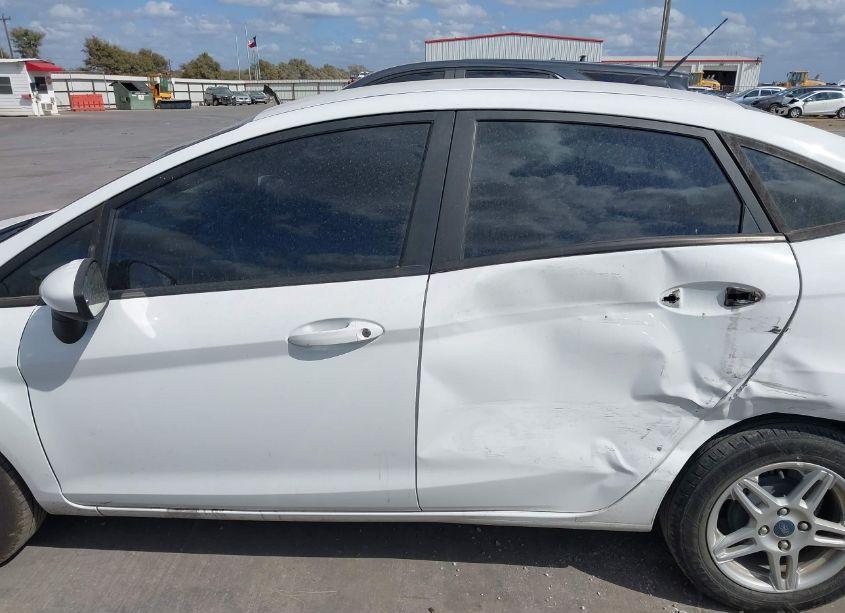 Photo 15 of 2019 Ford Fiesta SE (VIN 3FADP4BJ0KM139755)