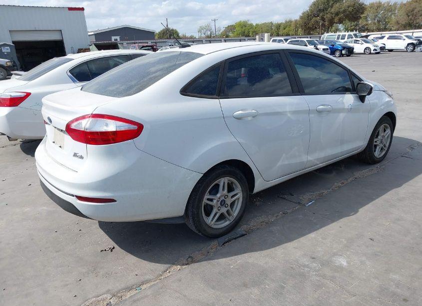 Photo 4 of 2019 Ford Fiesta SE (VIN 3FADP4BJ0KM139755)