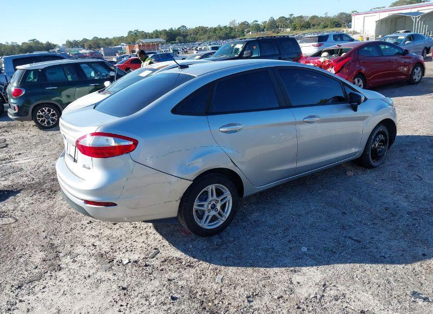 Photo 4 of 2019 Ford Fiesta SE (VIN 3FADP4BJ0KM161030)