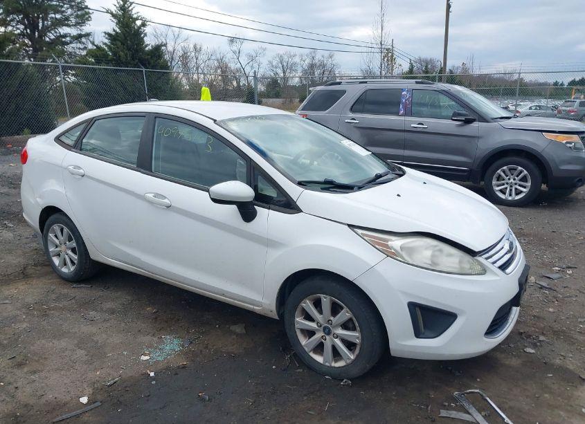 2011 Ford Fiesta SE (VIN 3FADP4BJ1BM196062) main photo