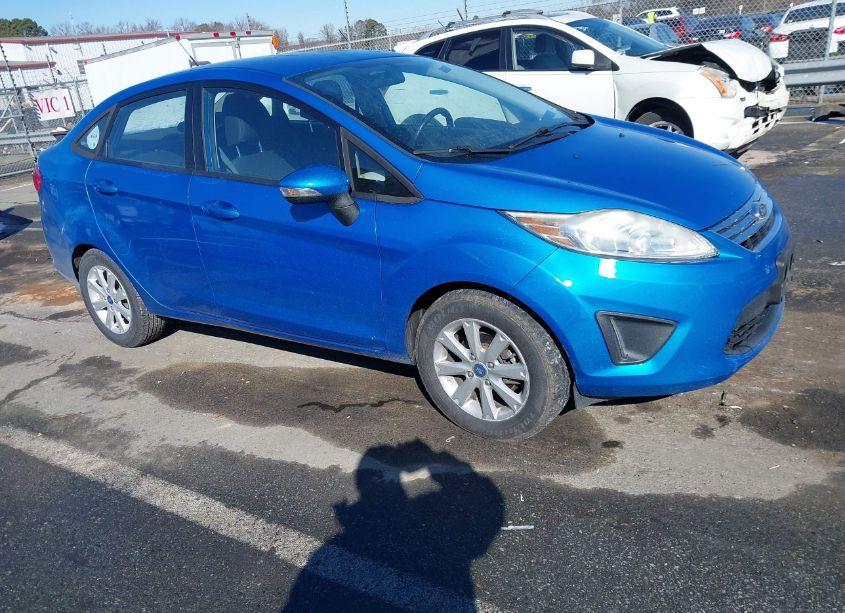 2013 Ford Fiesta SE (VIN 3FADP4BJ1DM132185) main photo