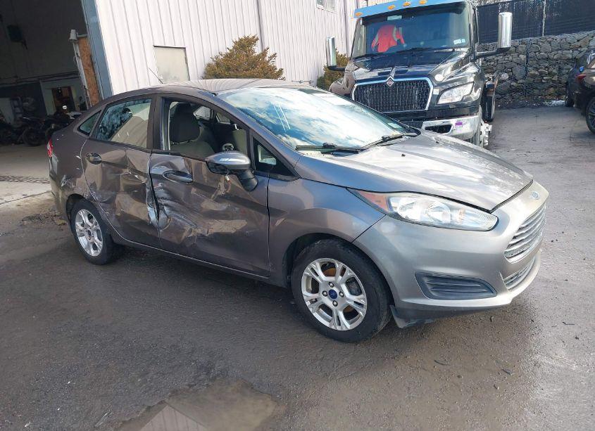 2014 Ford Fiesta SE (VIN 3FADP4BJ1EM171148) main photo