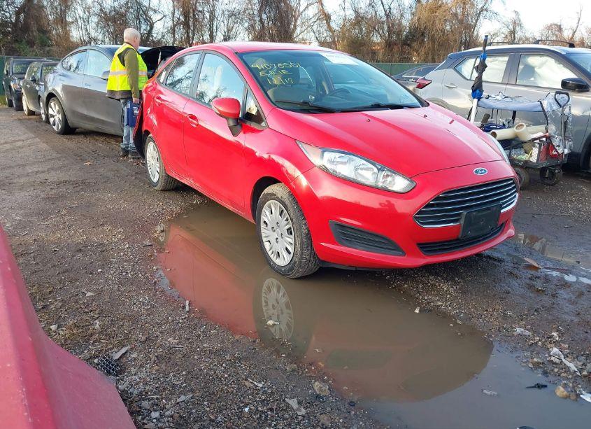 2014 Ford Fiesta SE (VIN 3FADP4BJ1EM185776) main photo