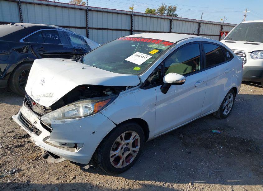 Photo 2 of 2014 Ford Fiesta SE (VIN 3FADP4BJ1EM215973)
