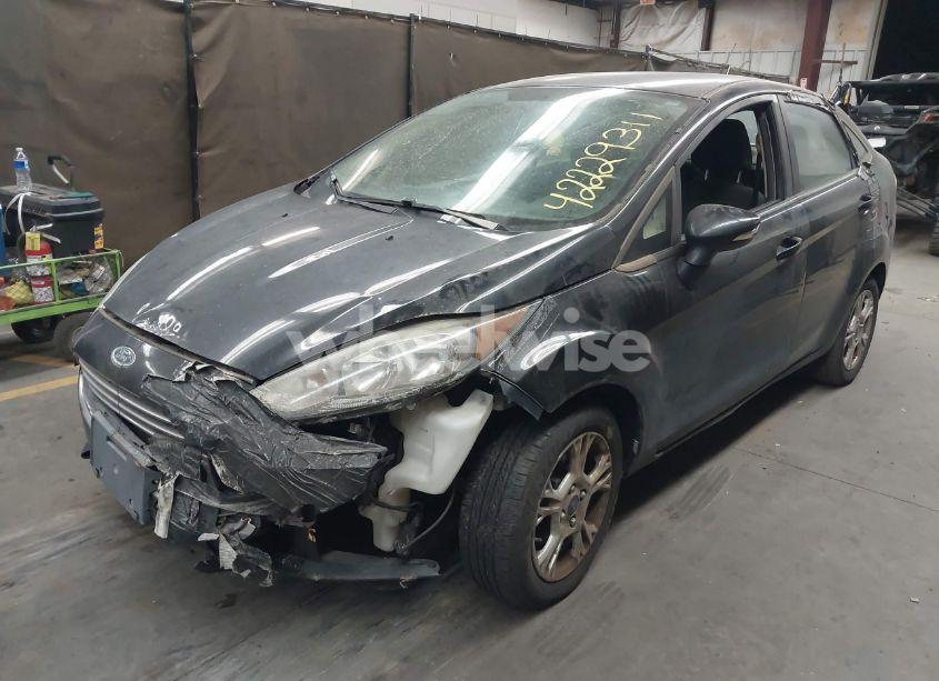 Photo 2 of 2015 Ford Fiesta SE (VIN 3FADP4BJ1FM133520)