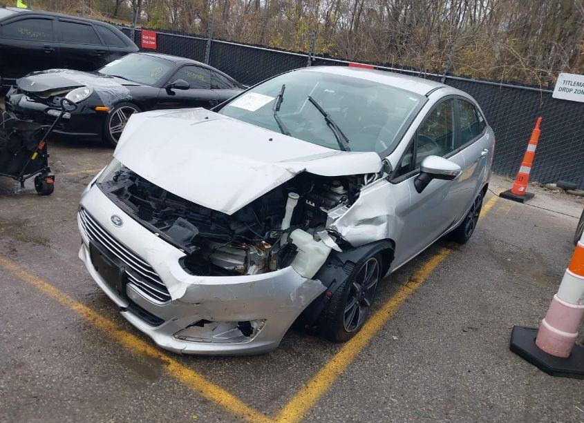Photo 2 of 2015 Ford Fiesta SE (VIN 3FADP4BJ1FM159325)