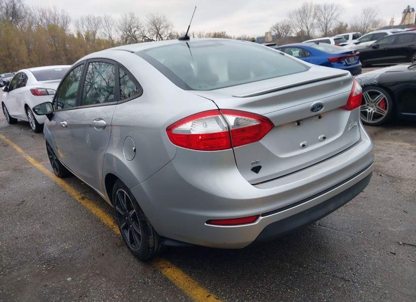 Photo 3 of 2015 Ford Fiesta SE (VIN 3FADP4BJ1FM159325)