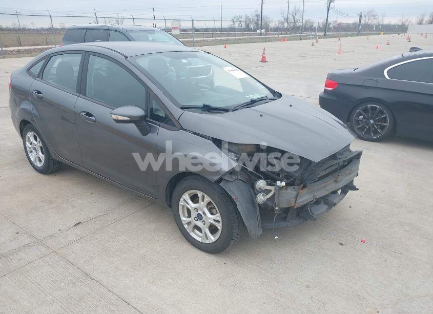 2015 Ford Fiesta SE (VIN 3FADP4BJ1FM161513) main photo