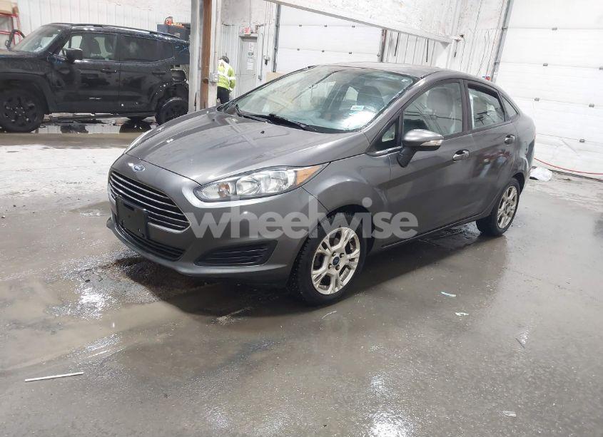 Photo 2 of 2015 Ford Fiesta SE (VIN 3FADP4BJ1FM221967)