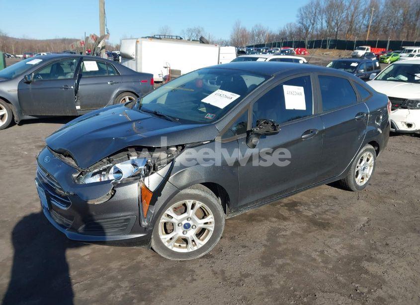 Photo 2 of 2016 Ford Fiesta SE (VIN 3FADP4BJ1GM129923)