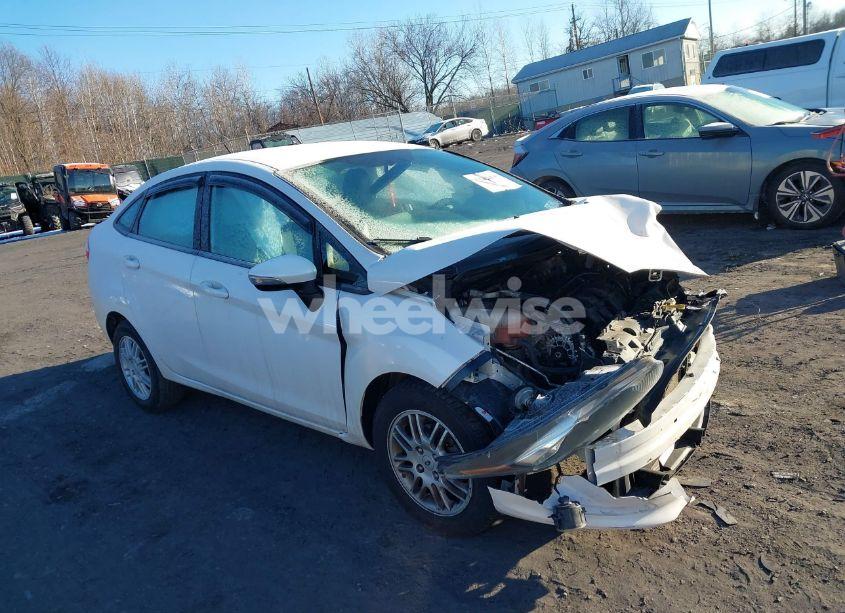 2016 Ford Fiesta SE (VIN 3FADP4BJ1GM205916) main photo