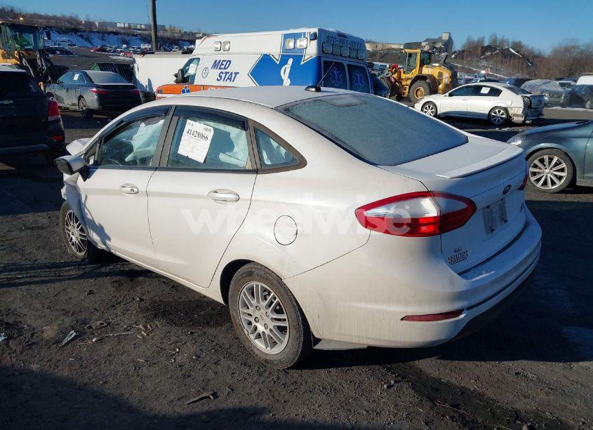 Photo 3 of 2016 Ford Fiesta SE (VIN 3FADP4BJ1GM205916)