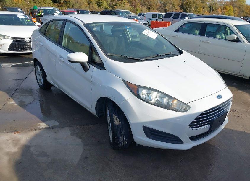 2017 Ford Fiesta SE (VIN 3FADP4BJ1HM129194) main photo