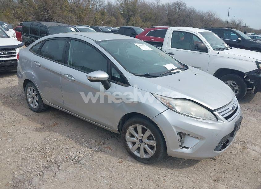 2013 Ford Fiesta SE (VIN 3FADP4BJ2DM225491) main photo