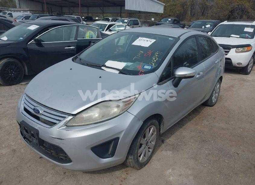 Photo 2 of 2013 Ford Fiesta SE (VIN 3FADP4BJ2DM225491)