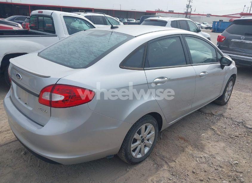 Photo 4 of 2013 Ford Fiesta SE (VIN 3FADP4BJ2DM225491)