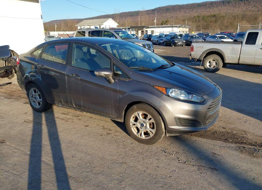 2014 Ford Fiesta SE (VIN 3FADP4BJ2EM110536) main photo